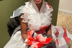 Meraviglioso abito da sposa di design creato con l'uso di ali da kitesurf.