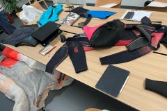 Il banco dove l'Accademia Italiana si dedica al riciclaggio dei materiali.