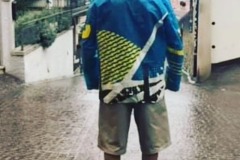 Uno splendido capo d'abbigliamento ricavato da un'ala.