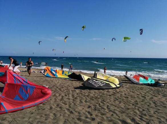 kitesurf terracina Foto di kite sulla spiaggia di Terracina