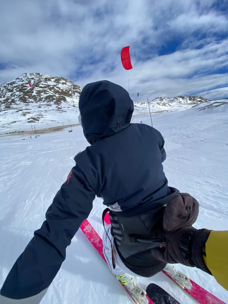 Foto di snow kiter presso Passo del Foscagno con sci
