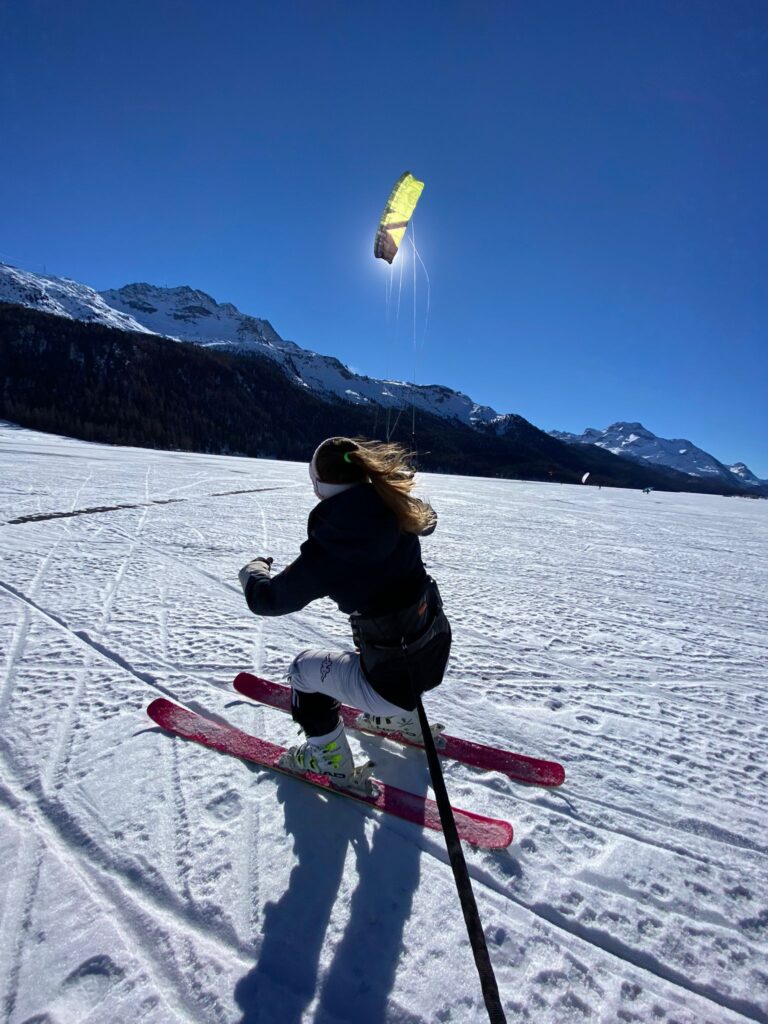 Foto di snow kiter presso Passo del Foscagno con sci