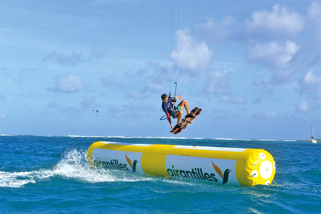 Foto di kiter che fa boarder cross