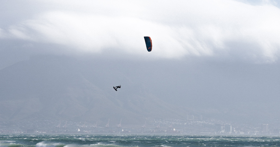 Foto di Clément Huot che pratica Big Air