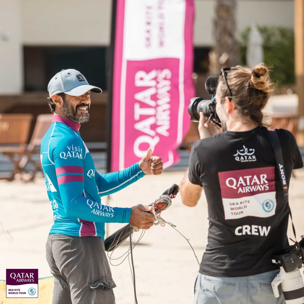 foto di intervista a un kiter al gka kite world tour qatar