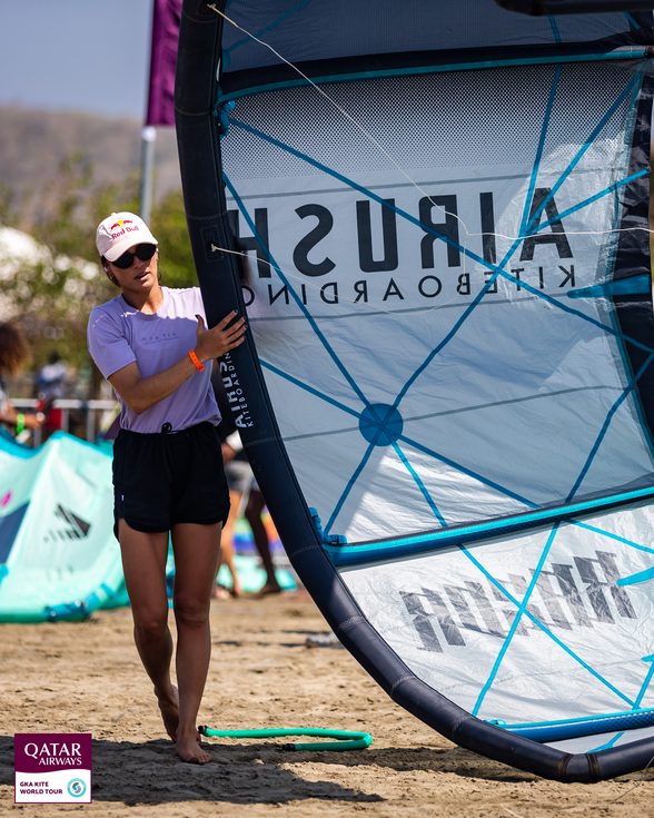 foto di atleta al gka kite world tour 2023 colombia