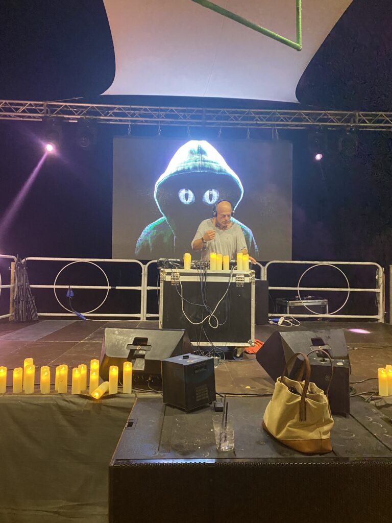 Foto di dj con musica dal vivo