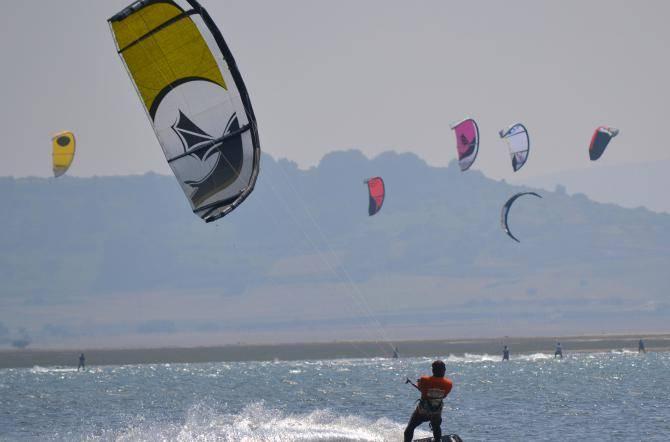kitespot sabaudia Foto di kiter a sabaudia