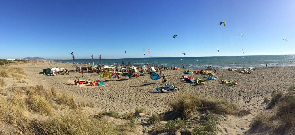 foto di kitesurf a marina di grosseto