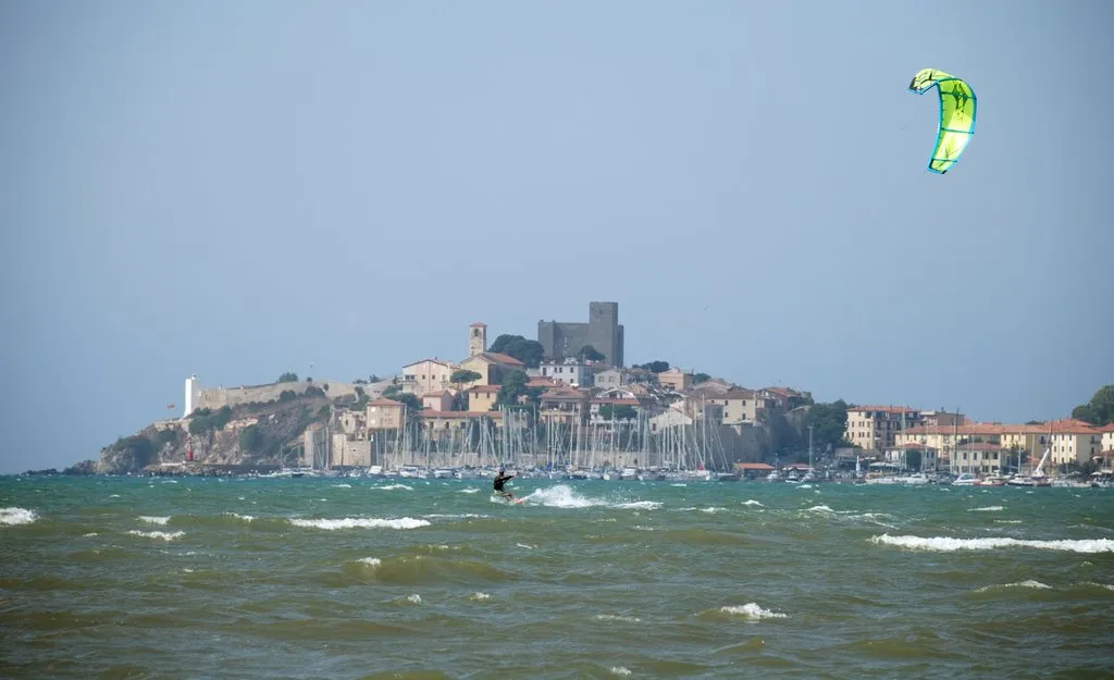 foto di kitespot a talamone