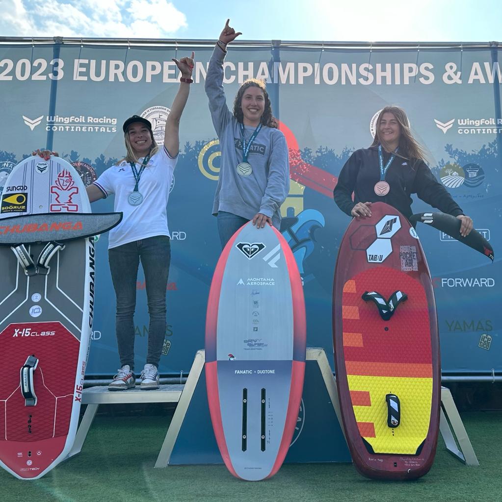 Il podio del wingfoil racing di Atene femminile